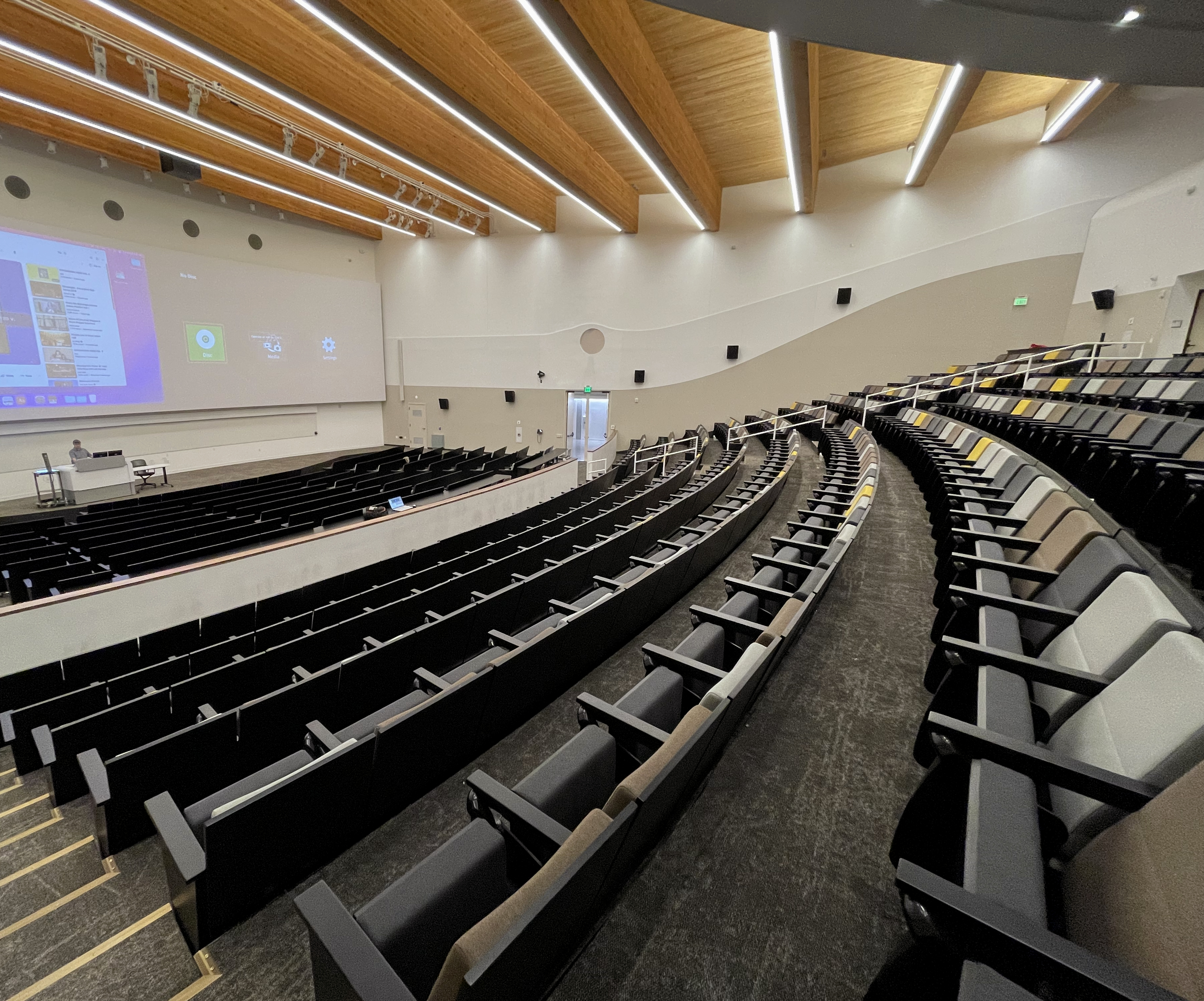 Image of the Kresge 3105 classroom from the back left corner